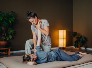 ShenDo Shiatsu zum Lösen von Spannungen und für ein neues Gleichgewicht